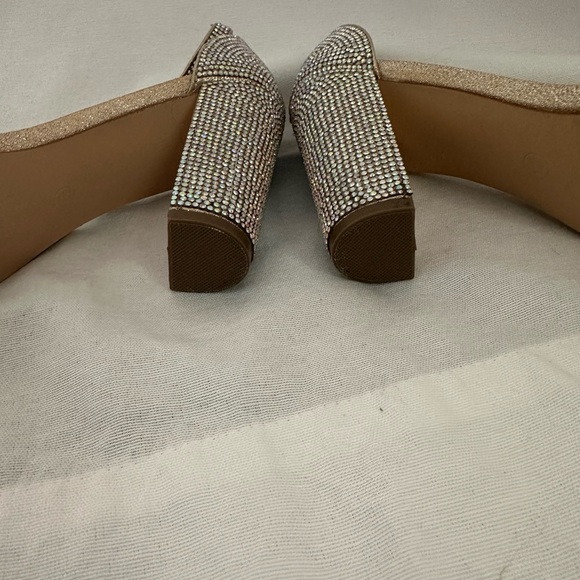 Worn one evening for two hours.  They are very comfortable. - Picture 2 of 7